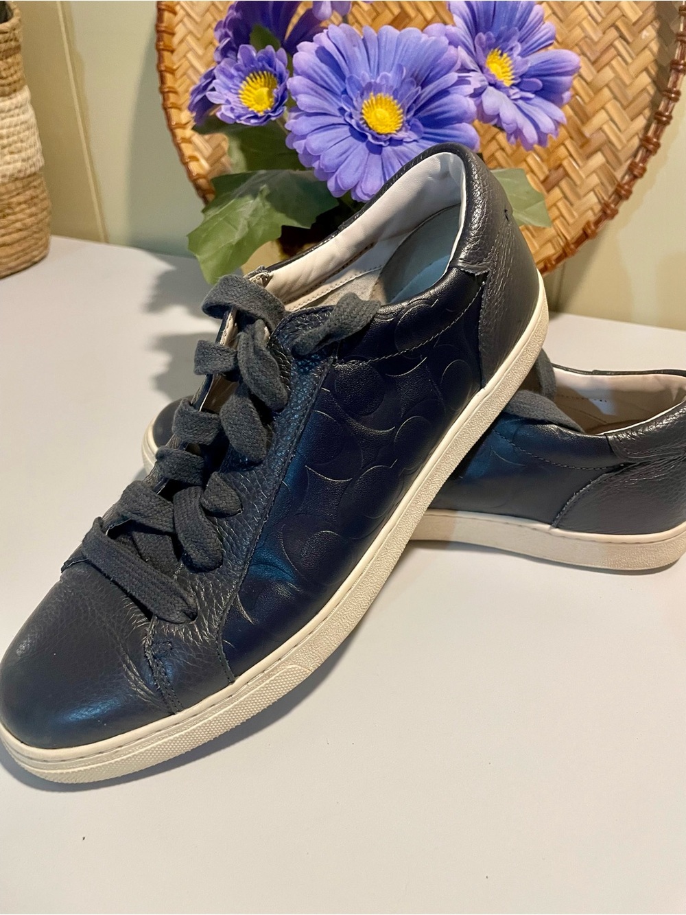 Coach Men’s Size 9 Navy Leather Low-Top Sneakers